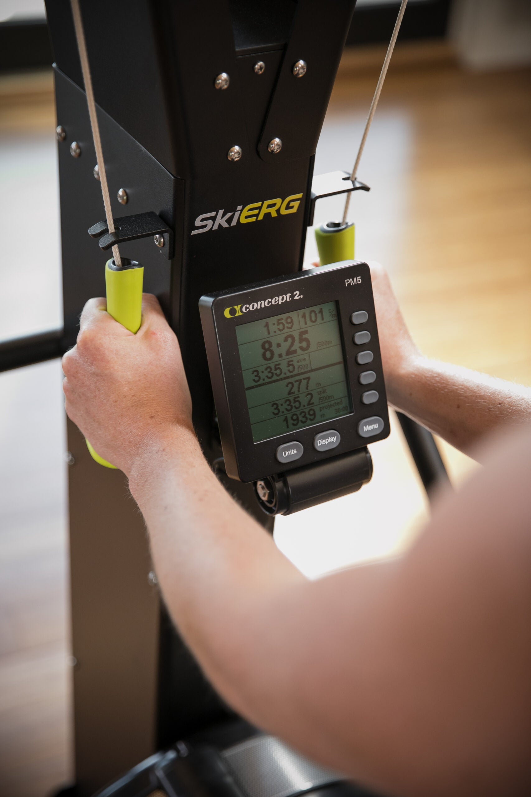 Concept2 SkiErg PM5 con Estructura de Apoyo